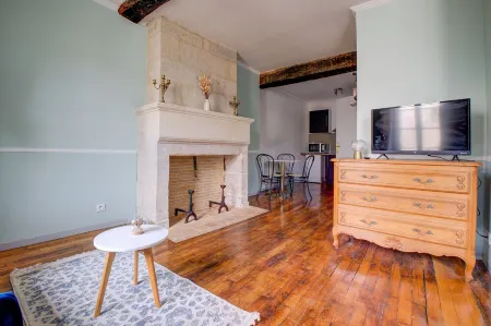 Le Romantique, Histoire et Charme en Plein Centre Historique Отели в г. Перигё