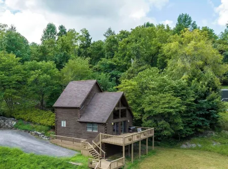 Charming 3-bedroom cabin on Boone Lake