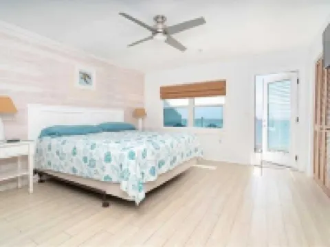 Gulf Front on a Island, 1 Pet, Tennis/Pickleball , Kayaks, Sup Pool is Closed Hotels in Placida