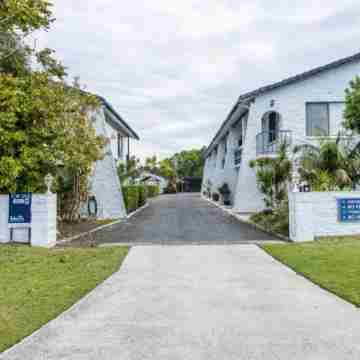 BeautifulI luka! Come whale spotting!  Jetty, pool, boat ramp, boat parking. Hotel Exterior