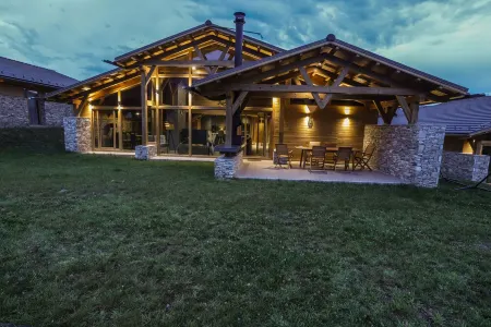 Chalet for up to 10 people with sauna nestled in the valley of 3 mountains