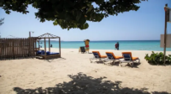 Best Days at XYE Resort 奧蘭治灣酒店