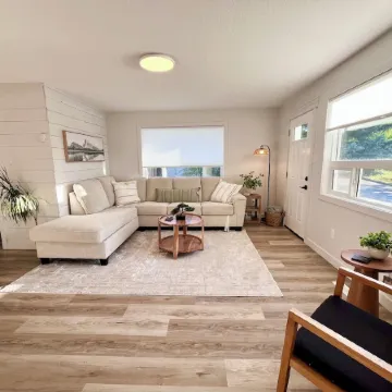 Alpine Escape-Completely Renovated Home, 20 minutes from Jasper Park Gates