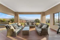 Luxury Drakensberg Family Accommodation - Misty Ridge. Hotels in Underberg