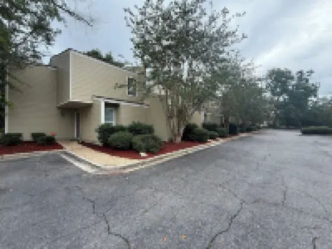 Family-Friendly 3Br Retreat · Free Parking · Quiet & Safe Area