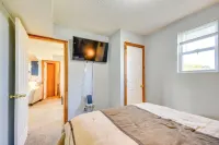 1 Mi to Mark Twain Lake: Cabin w/ Community Pool - 3-Star