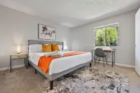 2Br - Gym - Pool - Great for Mid/Long Stays