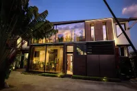 Modern and secure 2-bedroom apartment in Antananarivo with AC, WiFi, jacuzzi Hotels near Tsimbazaza Zoo and Botanical Gardens