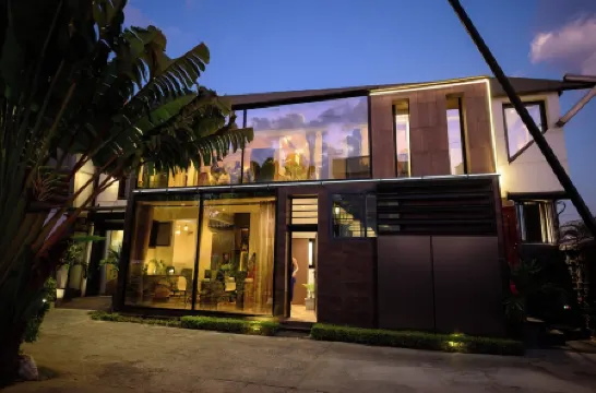 Modern and secure 2-bedroom apartment in Antananarivo with AC, WiFi, jacuzzi Отели рядом с достопримечательностью «Рува»