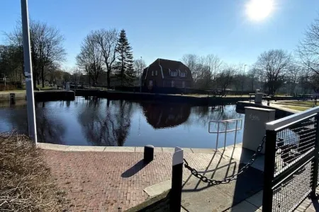 Charmante Altbauwohnung an der Kesselschleuse 3