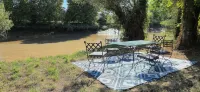 Les Bon Amis: Large 3-bedroom 100m2 riverside gîte for 6 people