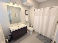 Awesome 1BR downtown condo near EVERYTHING!
