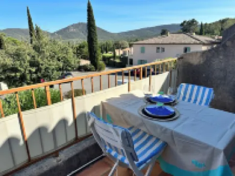 Appartement Studio Adrian Proche du Village - Clim - Piscine - Tennis 普朗－德拉圖爾酒店