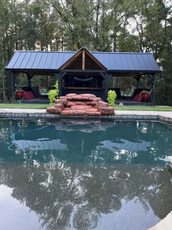 Masters rental 5-bedroom farmhouse with WiFi, AC in serene North Augusta