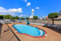 Days Inn by Wyndham Lexington - piscina