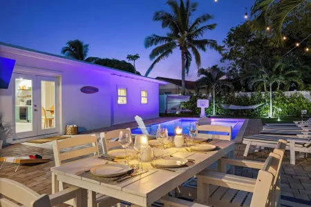 Caloosa Cabana: Heated Pool, Game Room, Putting Green, Fully Rennovated