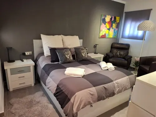 Spacious 4-bedroom chalet with fitness room and AC in Llíria