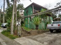 Ilhabela house with beautiful sea view, 200 meters from the sand Hotels in Praia Grande