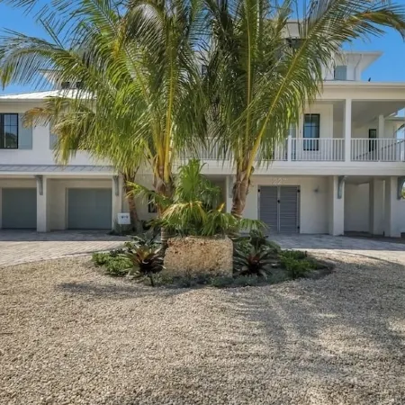 New Beach House! Hot Tub and Heated Pool!