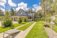 High-End Design and Path to Beach - Cozy Boutique Retreat North Head Lighthouse 주변 호텔