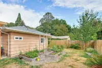 Guest Suite in Portland Area w/ Shared Patio -  Privatzimmer