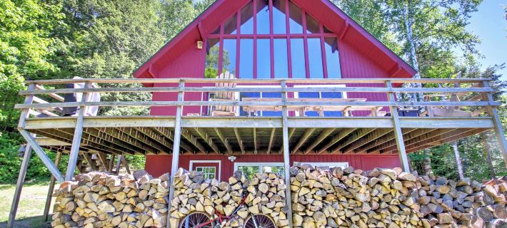 East Burke House w/ Deck < 3 Mi to Kingdom Trails! Hotels in Caledonia County