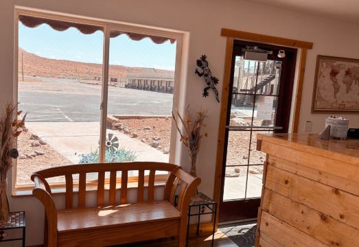 위스퍼링 샌드 모텔 썸네일