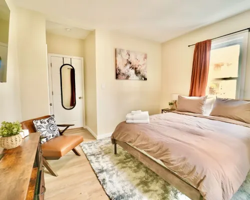 Spacious 4BDR/2BA- Walk to T-Station- Minutes to Boston Hotels in Somerville