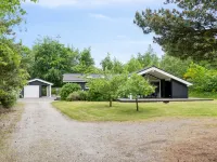"Hunlef" - 400m from the Sea