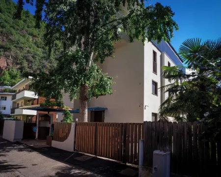 โรงแรม Wellness Smart Suites โรงแรมในโบลซาโน