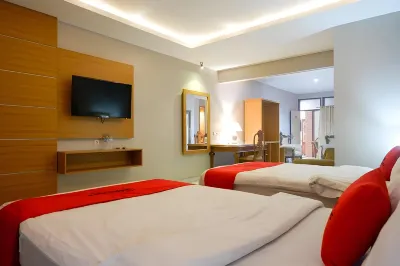 RedDoorz Plus Near Haluoleo University Hotels in Wundudopi