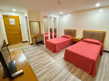 Bayfront Hotel Subic Отели рядом с достопримечательностью «Университет Филиппины Экстеншен Програм ин Олонгапо»