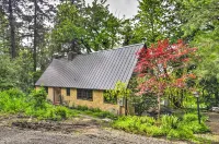 Peaceful + Elegant Cottage w/ Riverside View
