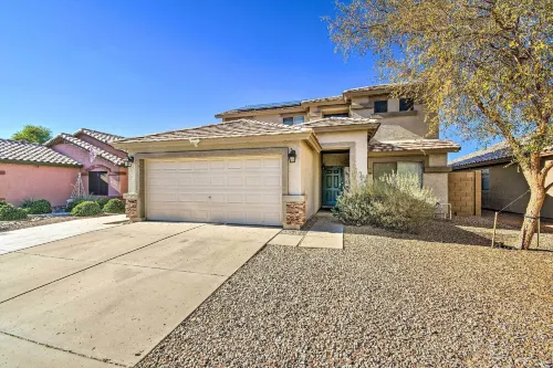 1 Mi to Surprise Stadium! Desert Poolside Oasis