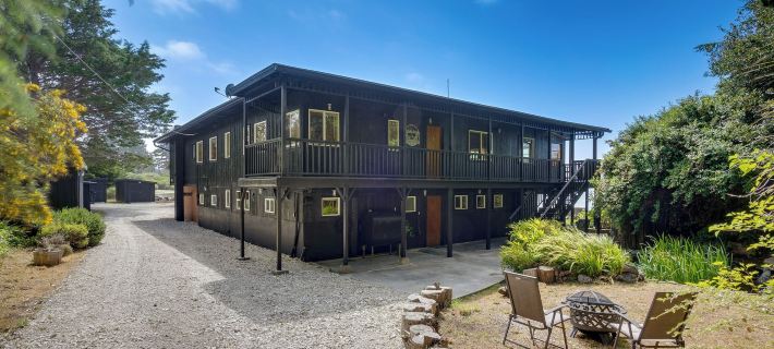 Waterfront Coos Bay Retreat w/ Kayaks! Hotels in Coos County