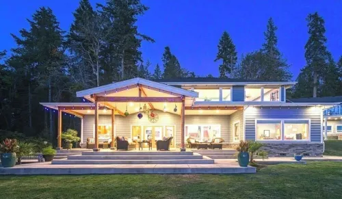 Newly Built Luxury 4 bedroom Waterfront Home