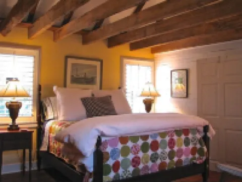 Historic Cottage on Ware River Estate Hotels in Ware