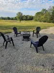 Charming Modern 1BR Country Cottage Surrounded by Nature Close to Town.
