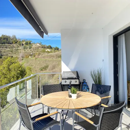 Apartment in Málaga with Sea Views & Pool