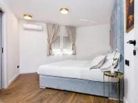 Three-Bedroom Penthouse Apartment - Apartments