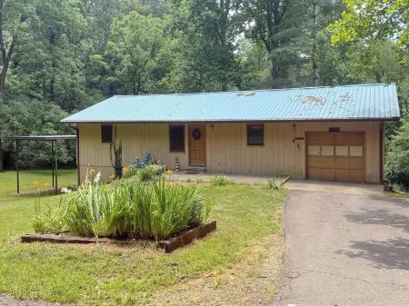 Smoky Mountain Getaway. Enjoy Seclusion,Views,Motorcycling, Shops w Paved Access