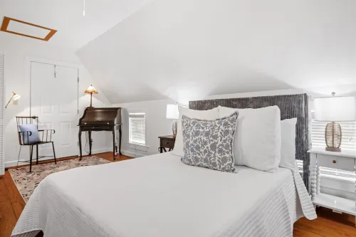 Walk to Main!  Hot Tub, Fire Pit, Texas Charm