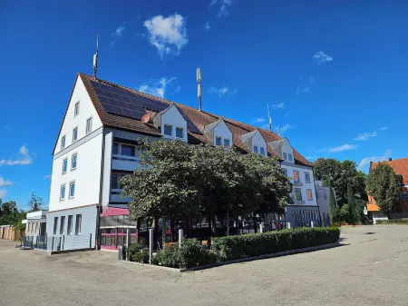 Hotel Krone Отели в г. Меринг