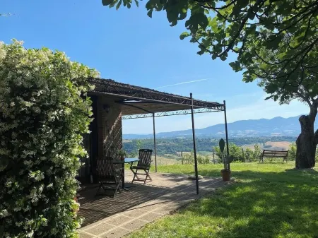Romantic apartment with a view over the Tiber Valley