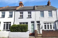 House - Sleeps 6 - Garden - Parking - 3-Star