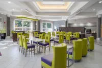 La Quinta Inn & Suites by Wyndham Birmingham Hoover - breakfast
