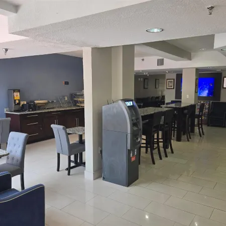 Days Inn & Suites by Wyndham Tampa / Raymond James Stadium