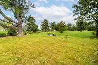 Walk to Lake Erie: Sleek Retreat w/ Screened Patio - Boutique
