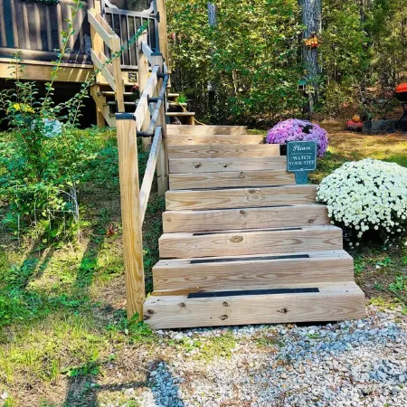 Falcons Nest cabin with AC and WiFi in enchanting Calhoun TN