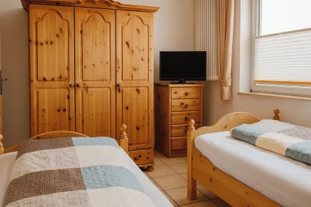 New !!! FeWo Strandkorb - right on the dike with a large garden